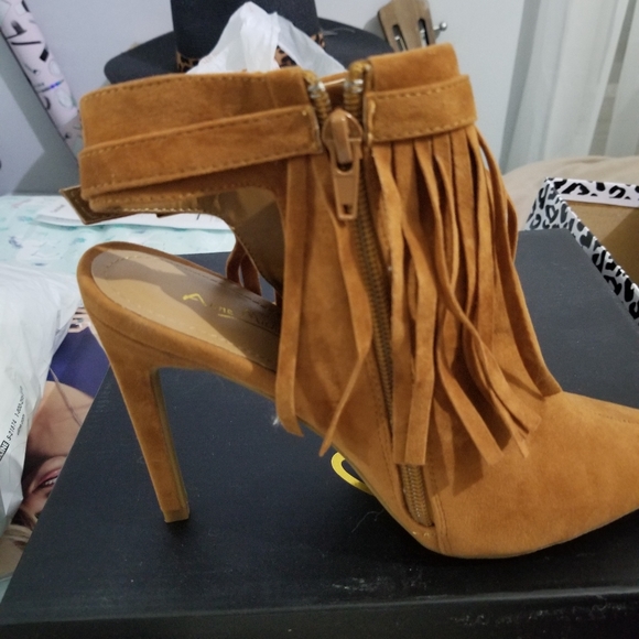 Shoes - Picture 2 of 2